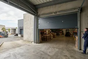 Porte de Garage qui Grince Perpignan : Solutions 2026
